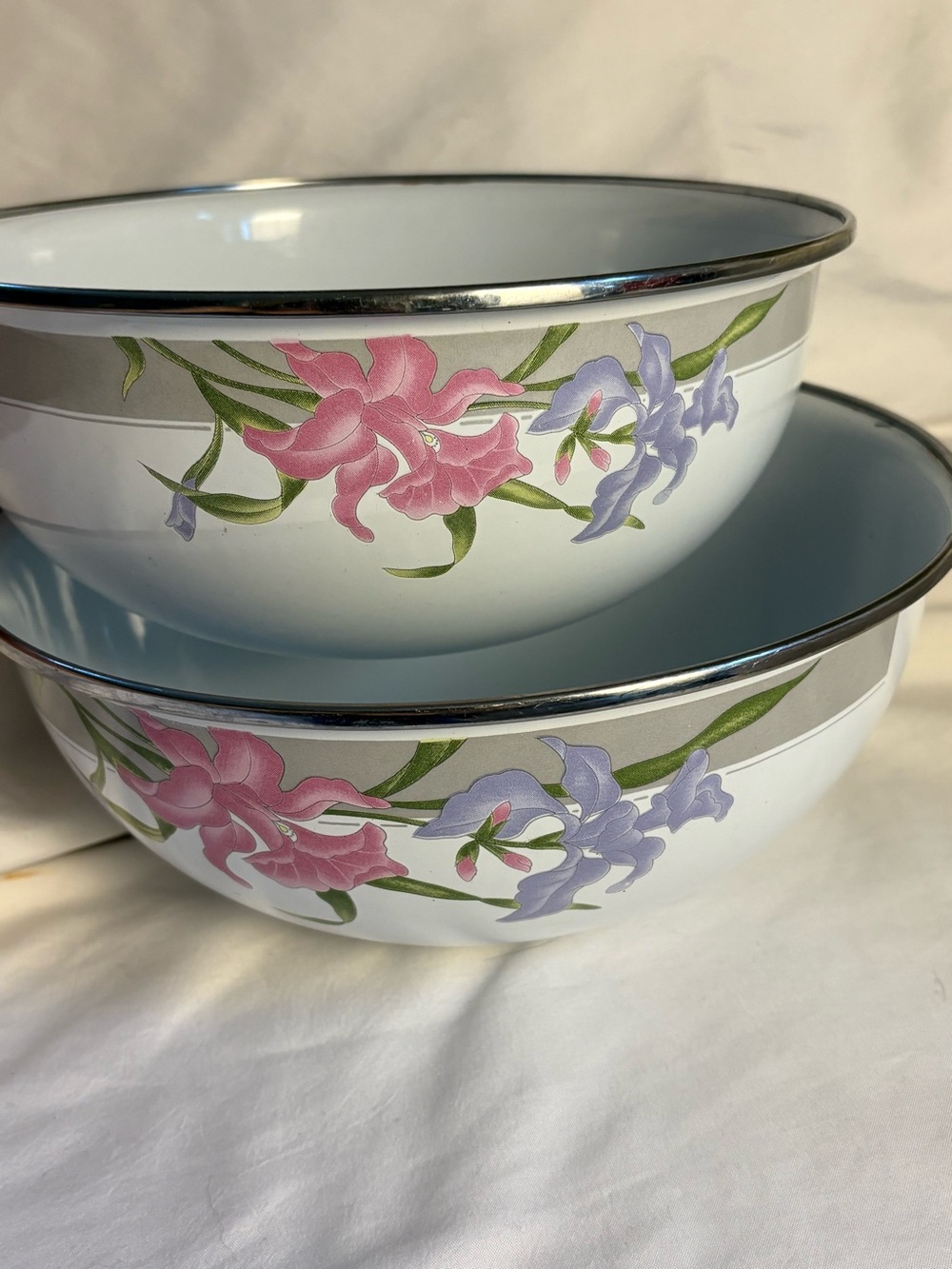 Vintage Nesting Mixing Bowl Set 9” & 10” Pink Floral Farmhouse